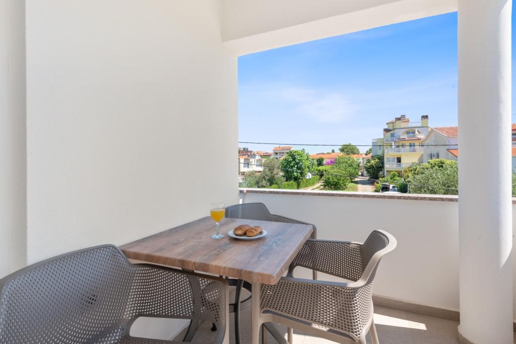 83389_1570_1749157062